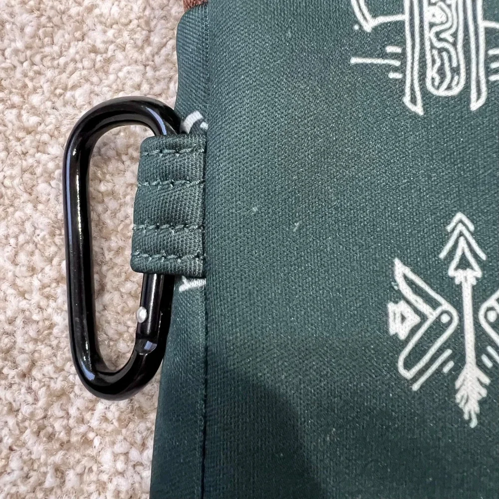 Kavu Neoprene Tablet Sleeve Green White Zip Closure‎